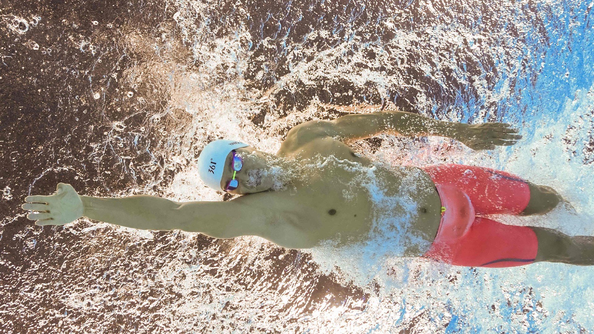 “足球文化宣传周在全国多个城市展开，激发全民热情”，足球文化主题