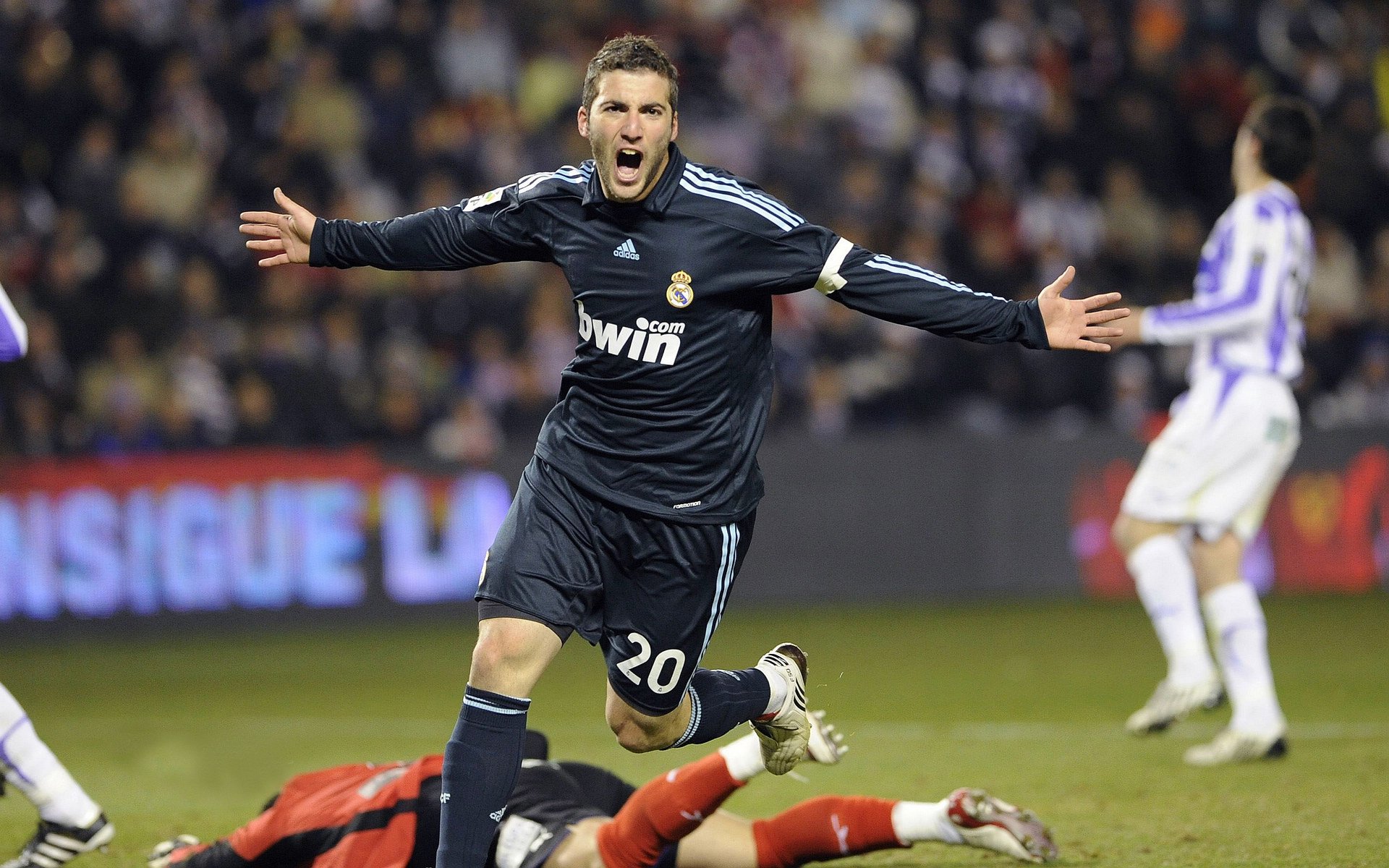 德甲：勒沃库森3-2战胜霍芬海姆，攻势凌厉场面火爆，勒沃库森对霍芬海姆比分预测